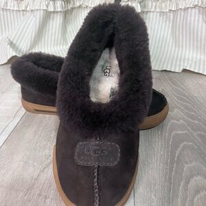UGG chocolate Slippers